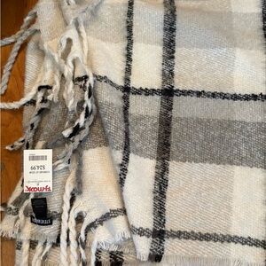 Steve‎ Madden Cream and Gray Plaid scarf